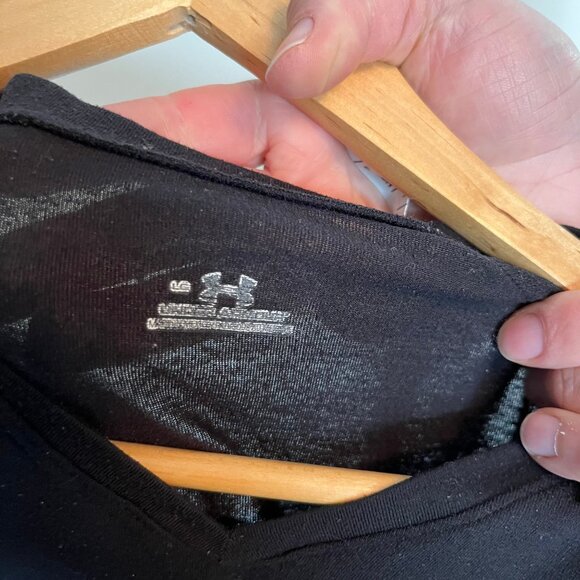 Under Armour. T-Shirt. Black. Size Large, Fits Medium. Womens. - Picture 5 of 7